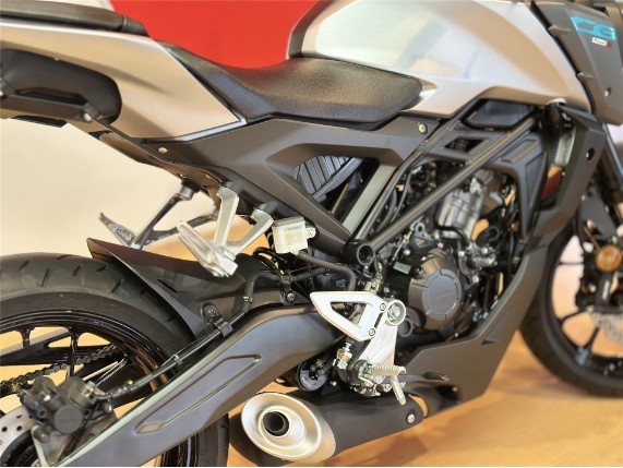 HONDA CB125R, 0005976