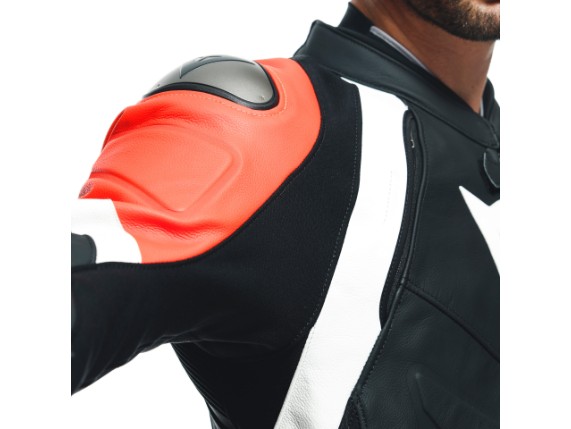 K4SVOI_DAINESE22M.00005CT_SN006941_CLOSEUP21-1920x0_699Q6R