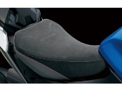 Sitzbank mit Logo und roten Nähten GSX-S 1000 `22-