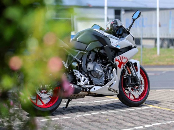 Suzuki GSX-8 R Vor