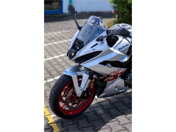 Suzuki GSX-8 R Vor
