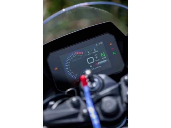 Suzuki GSX-8 R Vor