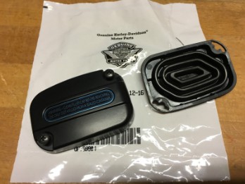 KIT-COVER, FRONT MASTER CYL VRSC/FLT