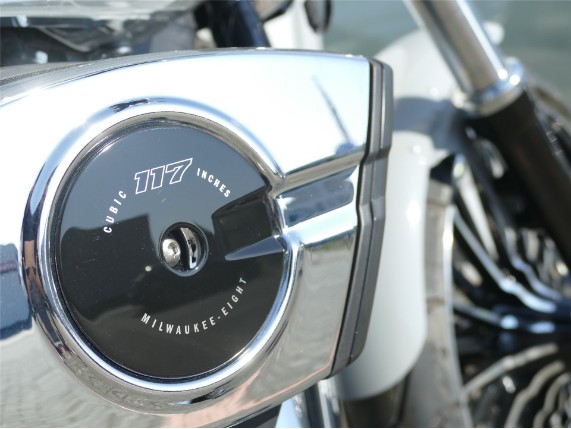 HARLEY DAVIDSON BREAKOUT 117, 0009497