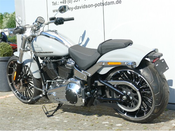 HARLEY DAVIDSON BREAKOUT 117, 0009497