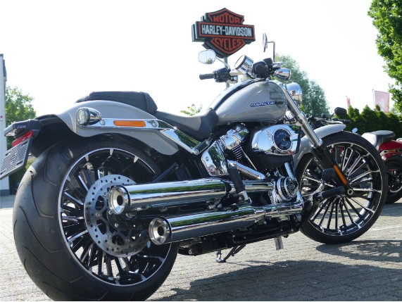 HARLEY DAVIDSON BREAKOUT 117, 0009497