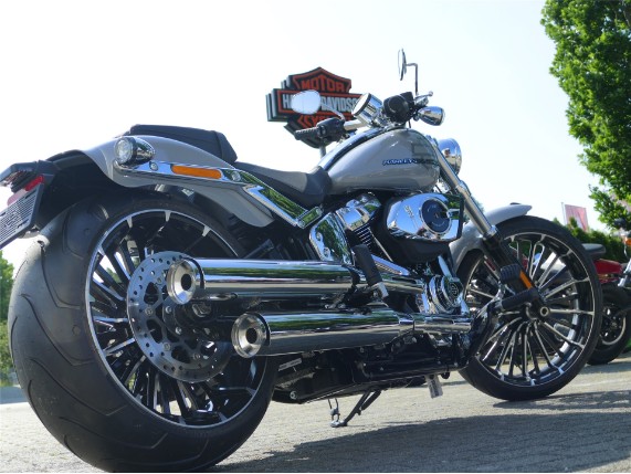 HARLEY DAVIDSON BREAKOUT 117, 0009497