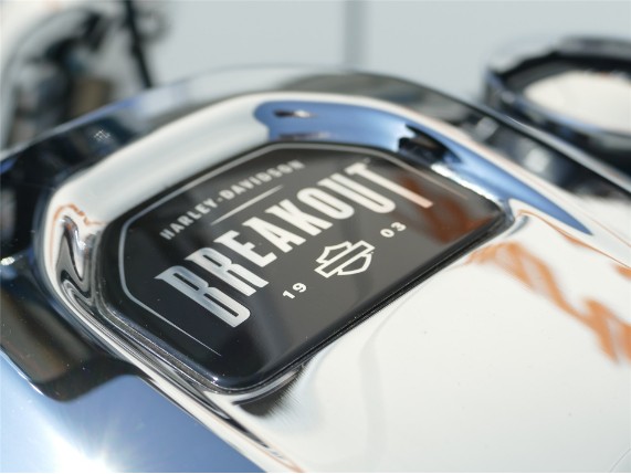 HARLEY DAVIDSON BREAKOUT 117, 0009747