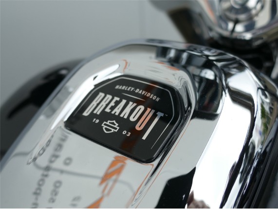 HARLEY DAVIDSON BREAKOUT 117, 0009793