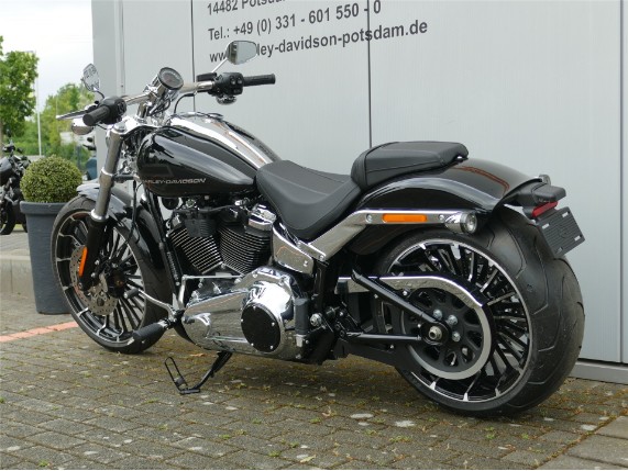 HARLEY DAVIDSON BREAKOUT 117, 0009793