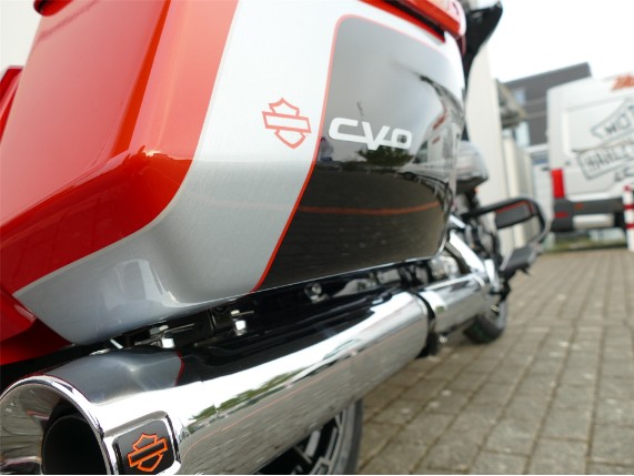 HARLEY-DAVIDSON CVO STREET GLIDE, 5HD1PX645RB958272