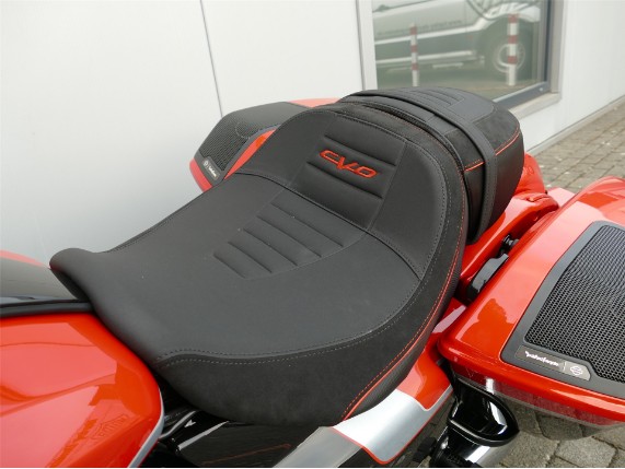 HARLEY-DAVIDSON CVO STREET GLIDE, 5HD1PX645RB958272