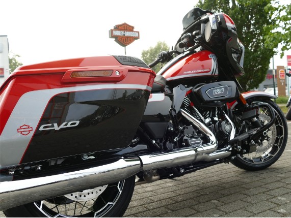 HARLEY-DAVIDSON CVO STREET GLIDE, 5HD1PX645RB958272