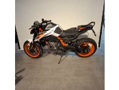 890 DUKE R