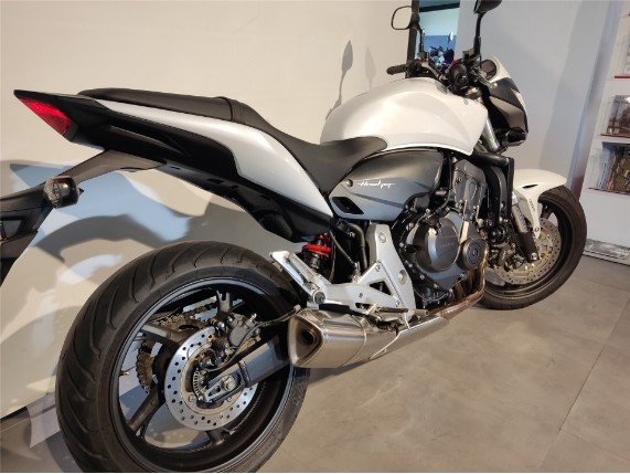 Honda CB600F HORNET 1