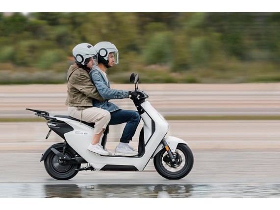 HONDA EM1 Elektro Roller Leasing, ONLINE