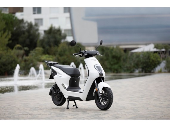 HONDA EM1 Elektro Roller Leasing, ONLINE