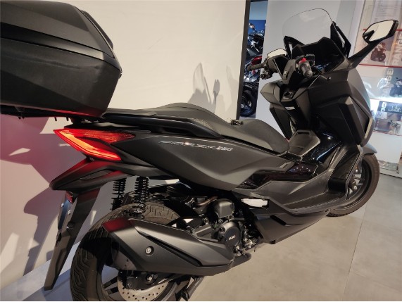 HONDA Forza 350 NEUWERTIG, 0033831