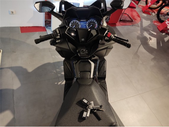 HONDA Forza 350 NEUWERTIG, 0033831