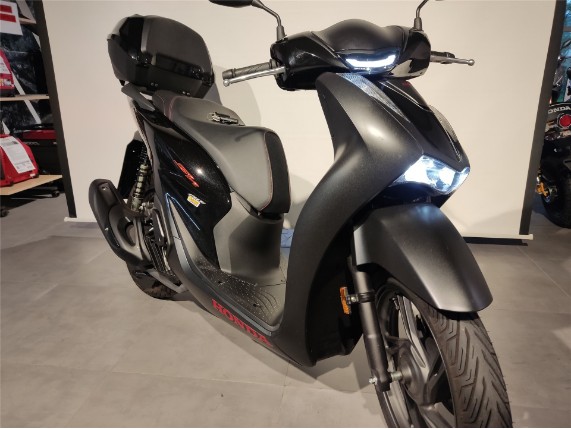 HONDA SH150 Special 1