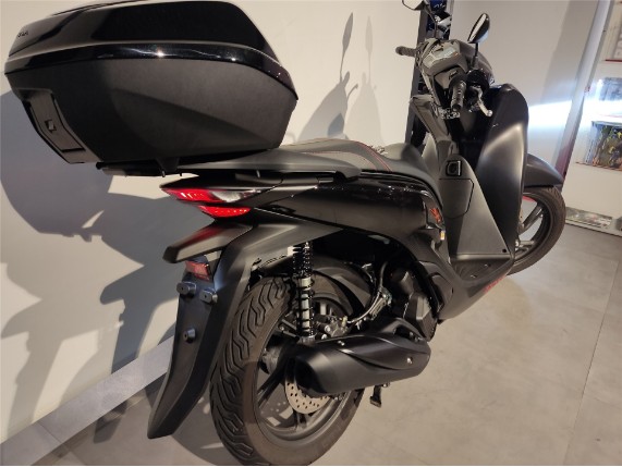 HONDA SH150 Special 1