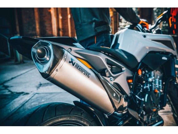 pho_pp_mon_462189_63605979100__akrapovi___slip_on_line__mounted__sall__awsg__v1