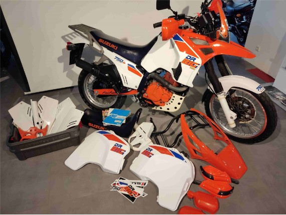 Suzuki DR 750 Big SAMMLERSTÜCK, 0038603