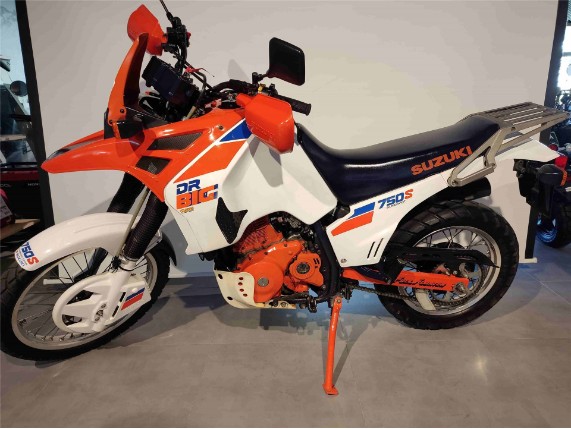 Suzuki DR 750 Big SAMMLERSTÜCK, 0038603