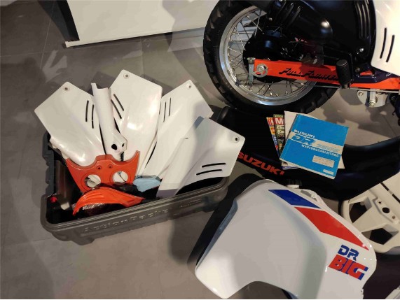 Suzuki DR 750 Big SAMMLERSTÜCK, 0038603
