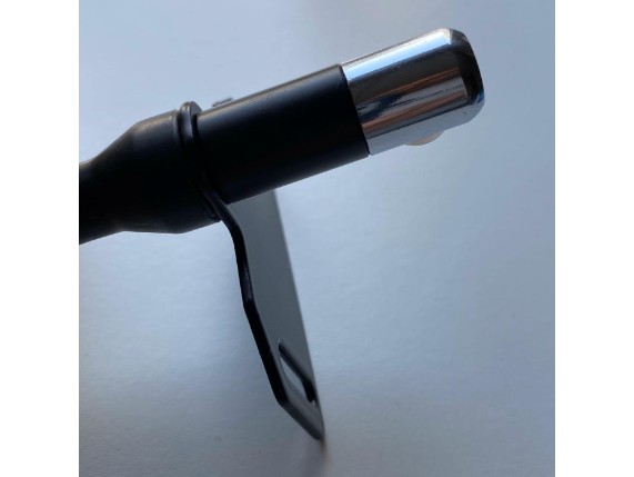 HS MotoParts KZB-Verlängerung Byte aus schwarzem Stahl mit 20 mm Verlängerung und M6-Innengewinde auf M8-Außengewinde am Kennzeichenhalter verbaut. 