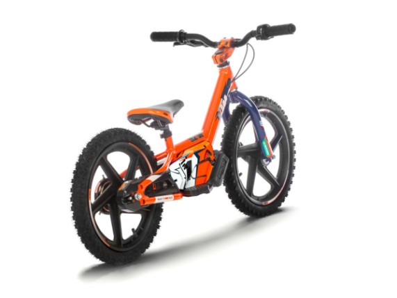 531460_KTM_SX-E_1.16_back_45_EUROPE GLOBAL_USA_01_Images_01_STUDIO