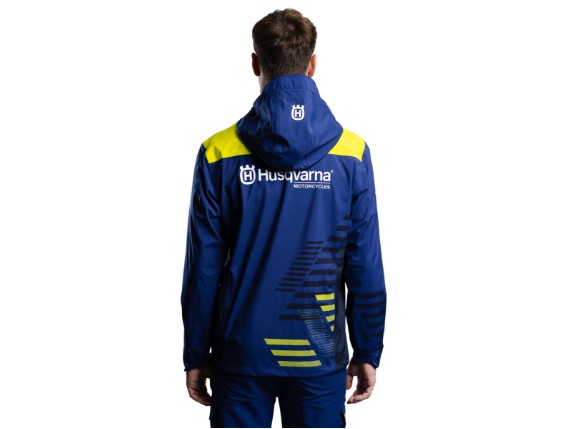 Convert-1200Wx1200H-PHO-HS-PERS-RS-3HS24003760X-TEAM-HARDSHELL-JACKET-ONMODEL-BACK1-SALL-AWSG-V1