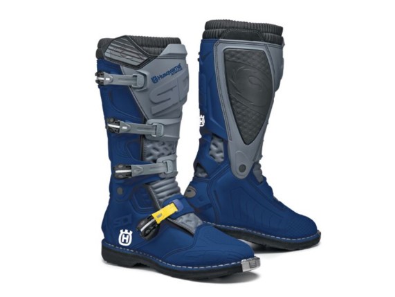 Convert-1200Wx1200H-PHO-HS-PERS-VS-3HS24001840X-XPowerBoots-HQV-Offroad-CY24-TP-20220421-V01-SALL-AWSG-V1