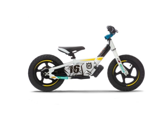 Convert-1200Wx1200H-PHO-HS-PERS-VS-97692-3HS220052500-Husqvarna-Replica-12eDrive-MY22-SALL-AWSG-V1