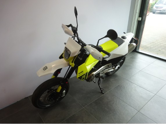 Husqvarna 701 SUPERMOTO 2