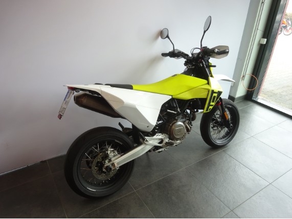 Husqvarna 701 SUPERMOTO 2