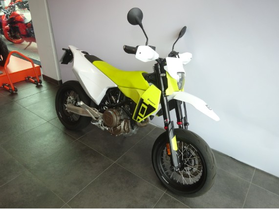 Husqvarna 701 SUPERMOTO 2