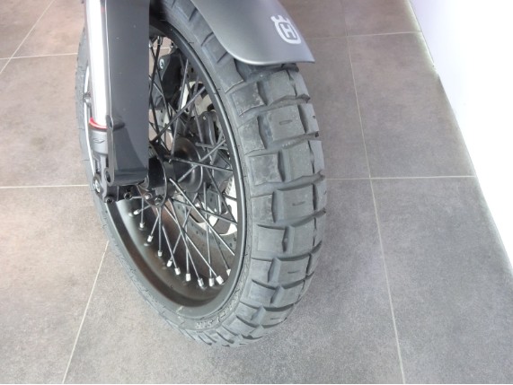 HUSQVARNA Svartpilen 401