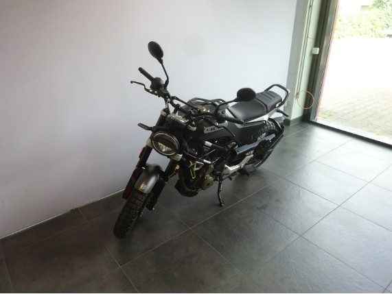 HUSQVARNA Svartpilen 401