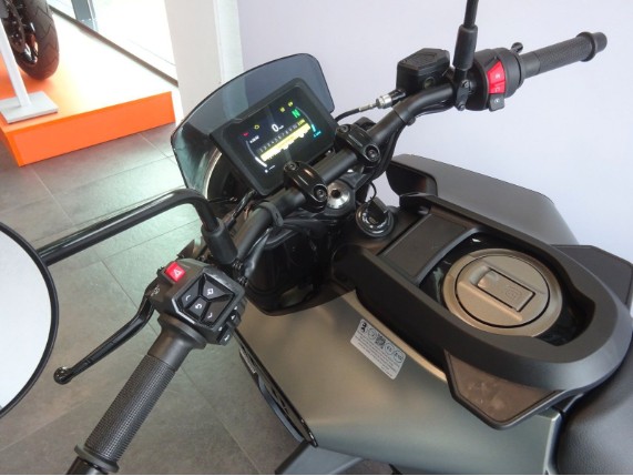 HUSQVARNA SVARTPILEN 401