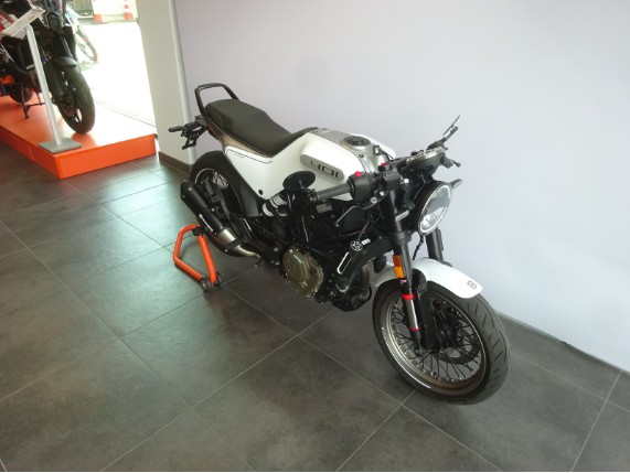HUSQVARNA Vitpilen 401