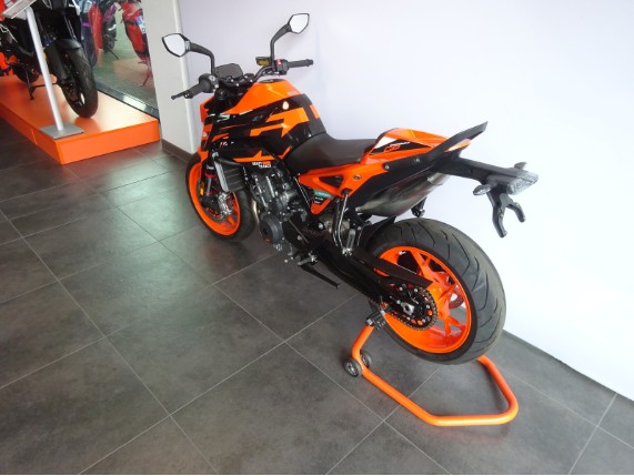 KTM 890 DUKE GP