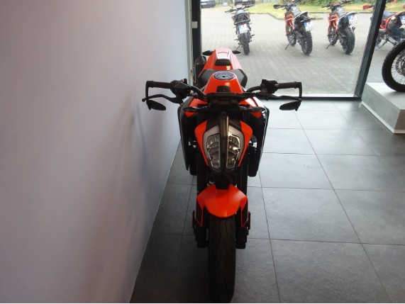 KTM 890 DUKE GP