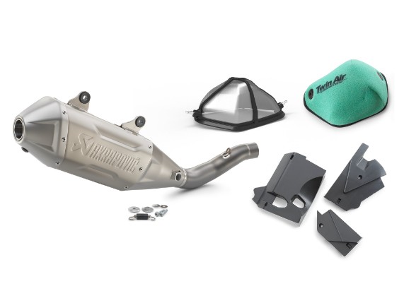 Bildbeschreibung: GASGAS Geräuschreduzierungs-Kit für MC 250F, MC 350F und MC 450F. Komplettset mit Akrapovič Slip-on Line Endschalldämpfer, Geräuschreduzierungs-Einsatz, Luftfilterträger, vorgeöltem Dual-Layer-Luftfilter und Luftfilterkasten-Abdeckungen.