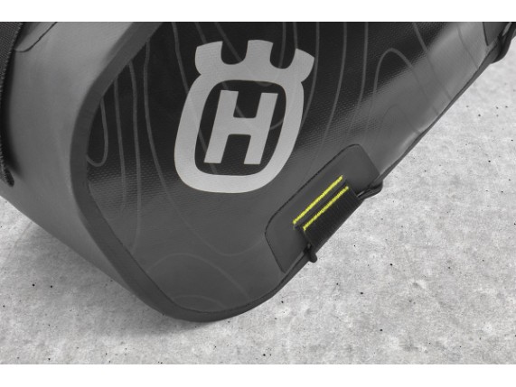 Original Husqvarna Seitentaschenset für die Norden 901 mit wasserdichten Adventure Softbags Detail 