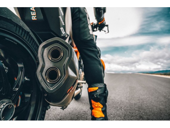 pho_pp_mon_61705979000_akrapovic_slip_on_line_detail__sall__awsg__v1