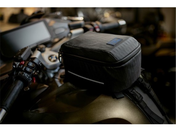 p90415236-lowres-black-collection-sma-25274