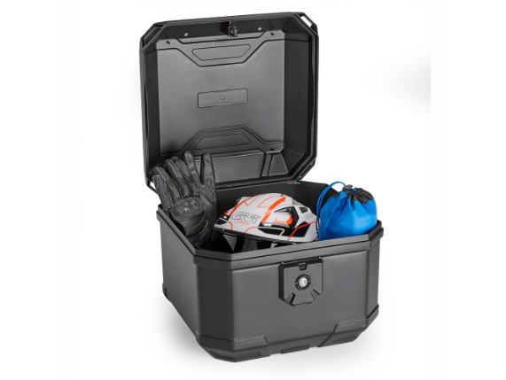 B38N_top-case_still-life_helmet_givi