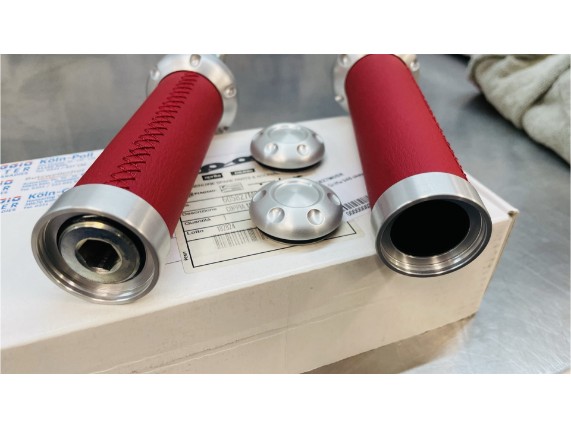 605827M0SR, Griffe Vespa 946 Aluminium/Leder