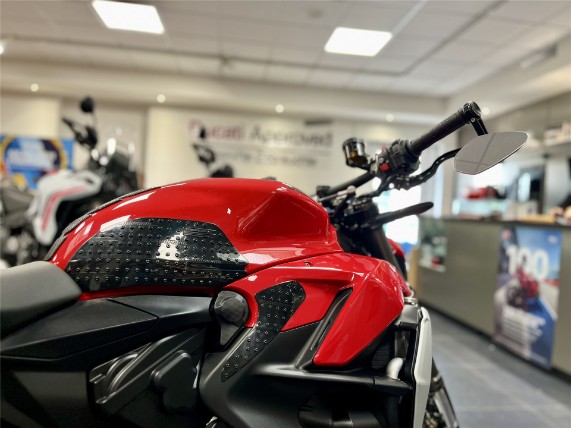 Ducati Streetfighter V2, 0007748